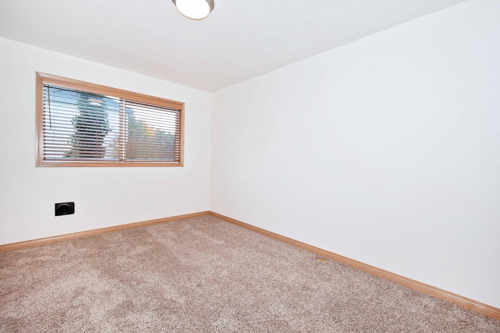 9500 Greenburg bedroom