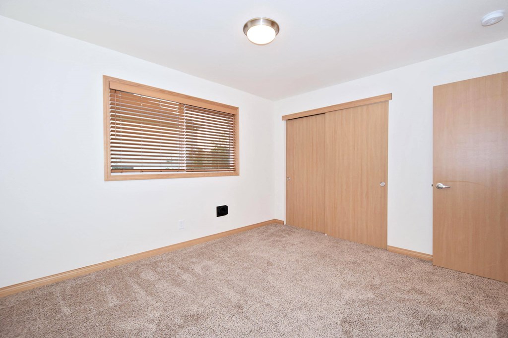 9500 Greenburg bedroom