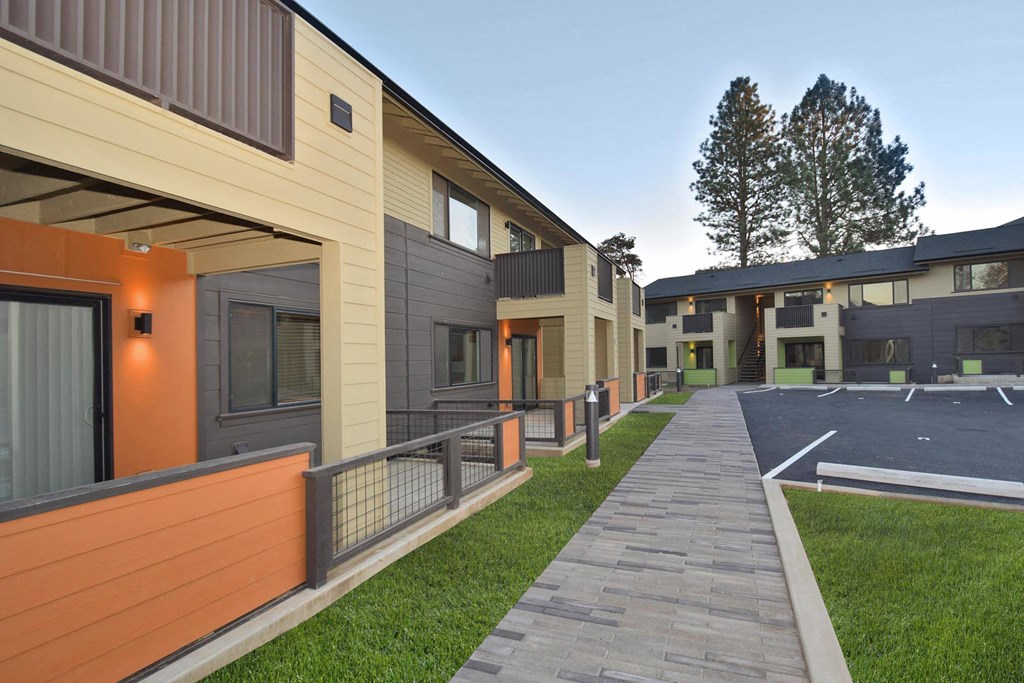 9500 Greenburg exterior