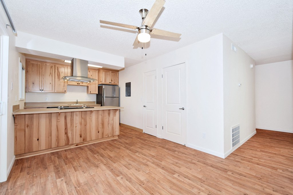 Timberwood dining kitchen