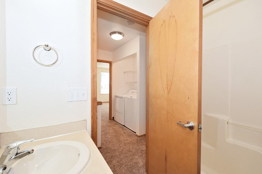 Pleasant Ridge full bathroom
