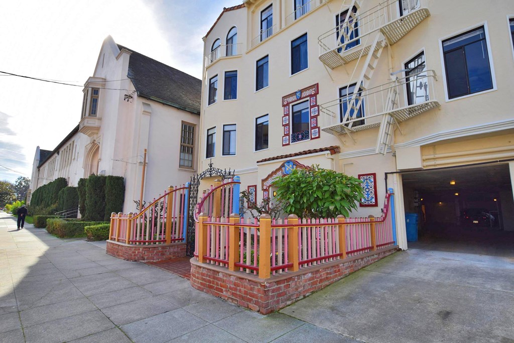 the building where the hotel is located