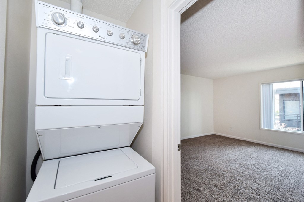 Timberwood Beaverton:  a bedroom with a washer and dryer