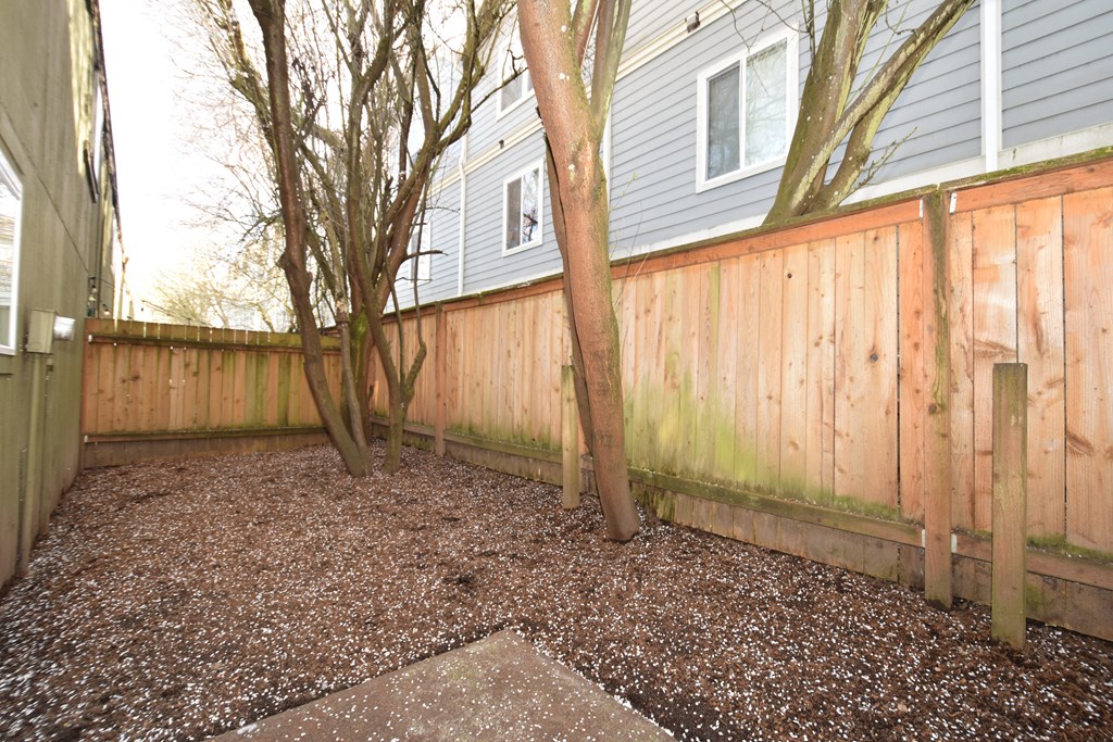 Menlo Manor:  a wooden fence