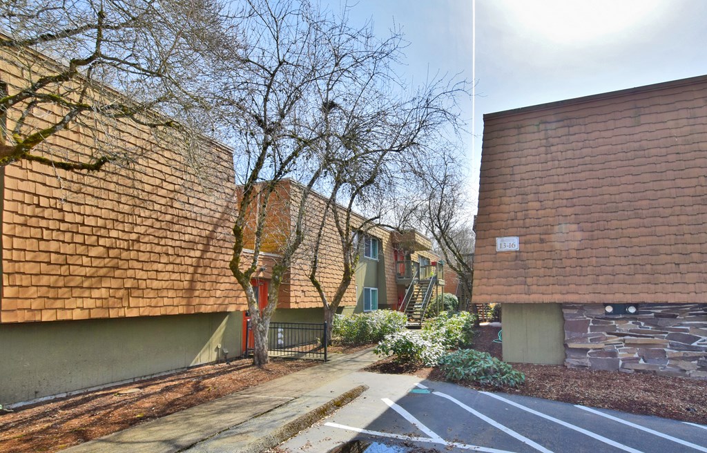 Menlo Manor: exterior