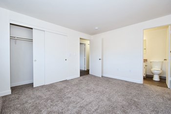 a bedroom with a toilet and two closets - Photo Gallery 54