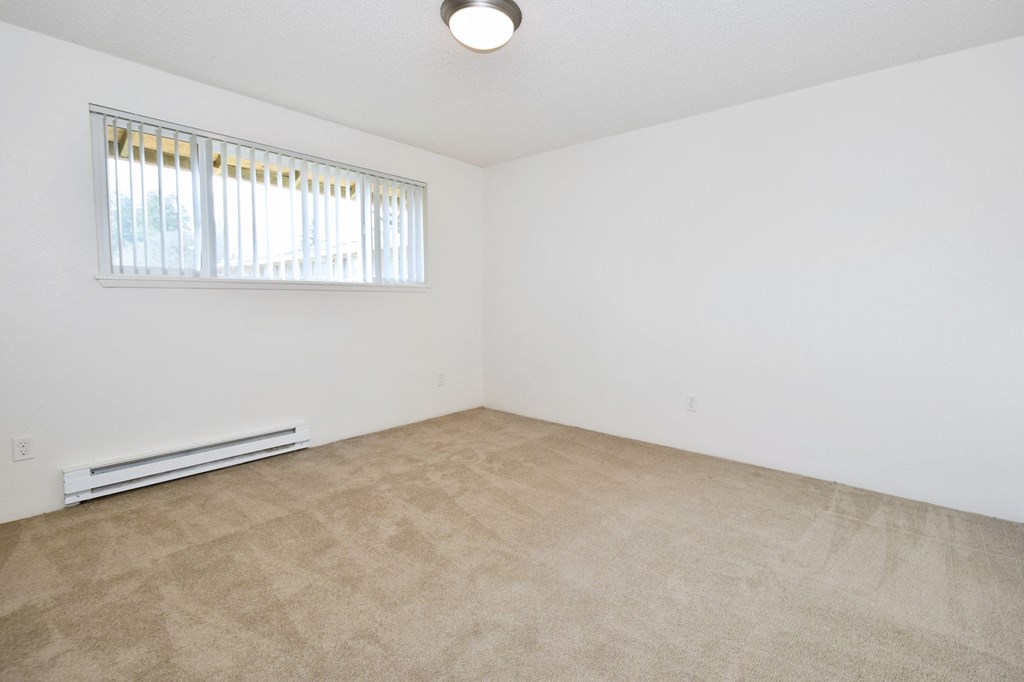 The Firs: bedroom with a carpeted floor and a window