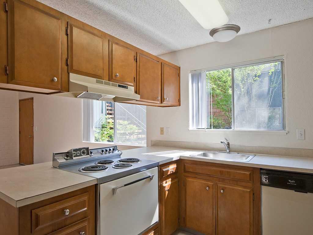 Menlo Manor Apartments, 13720 SW 6th, Beaverton, OR RentCafe