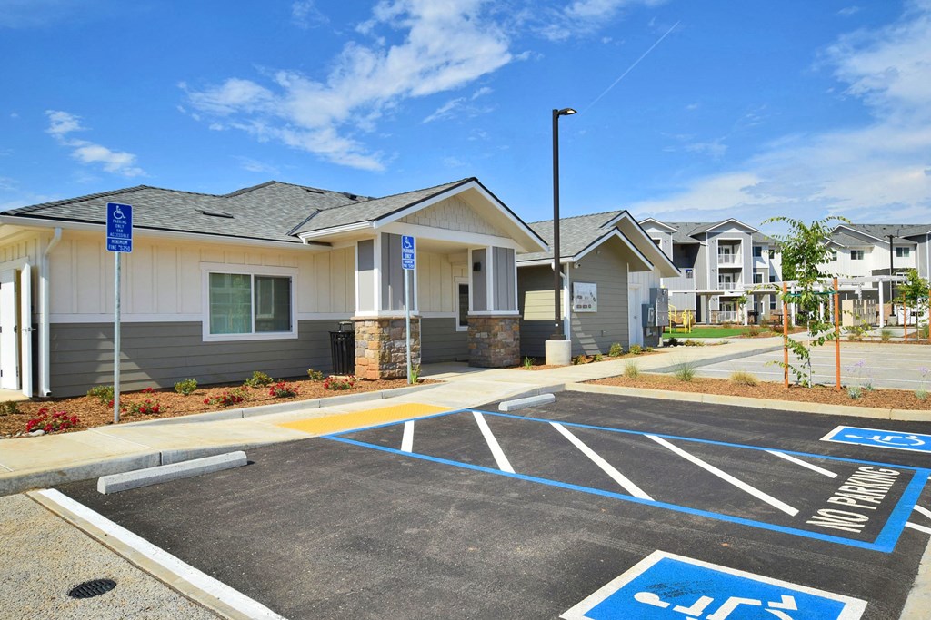 the enclave at homecoming terra vista parking lot