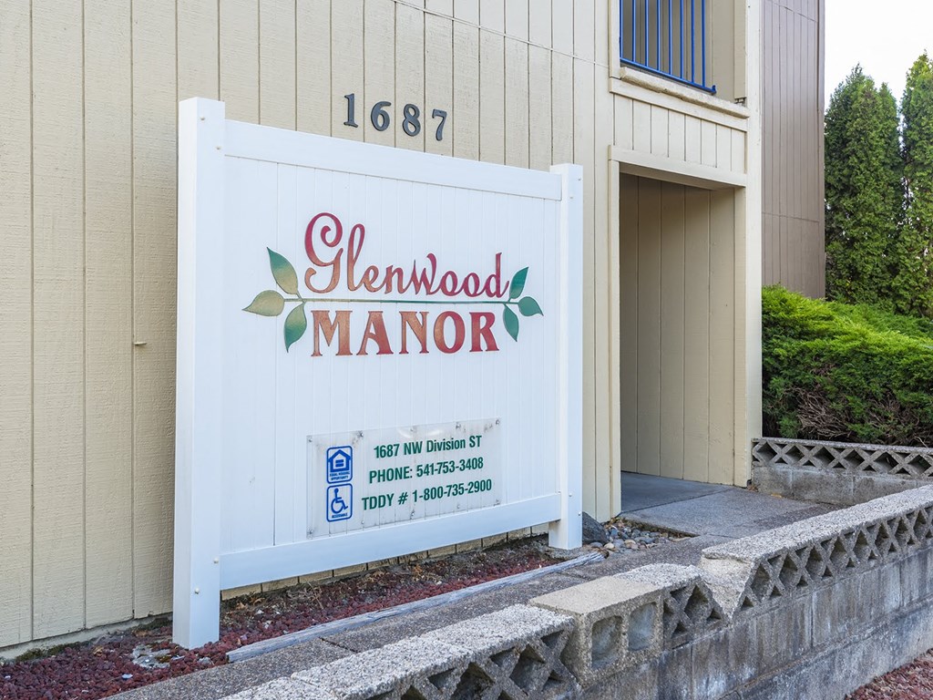 Glenwood Manor monument