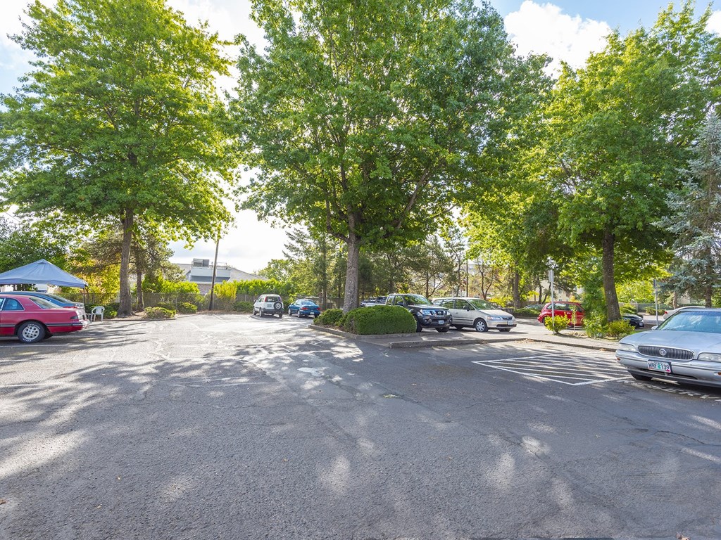 Glenwood Manor exterior parking lot