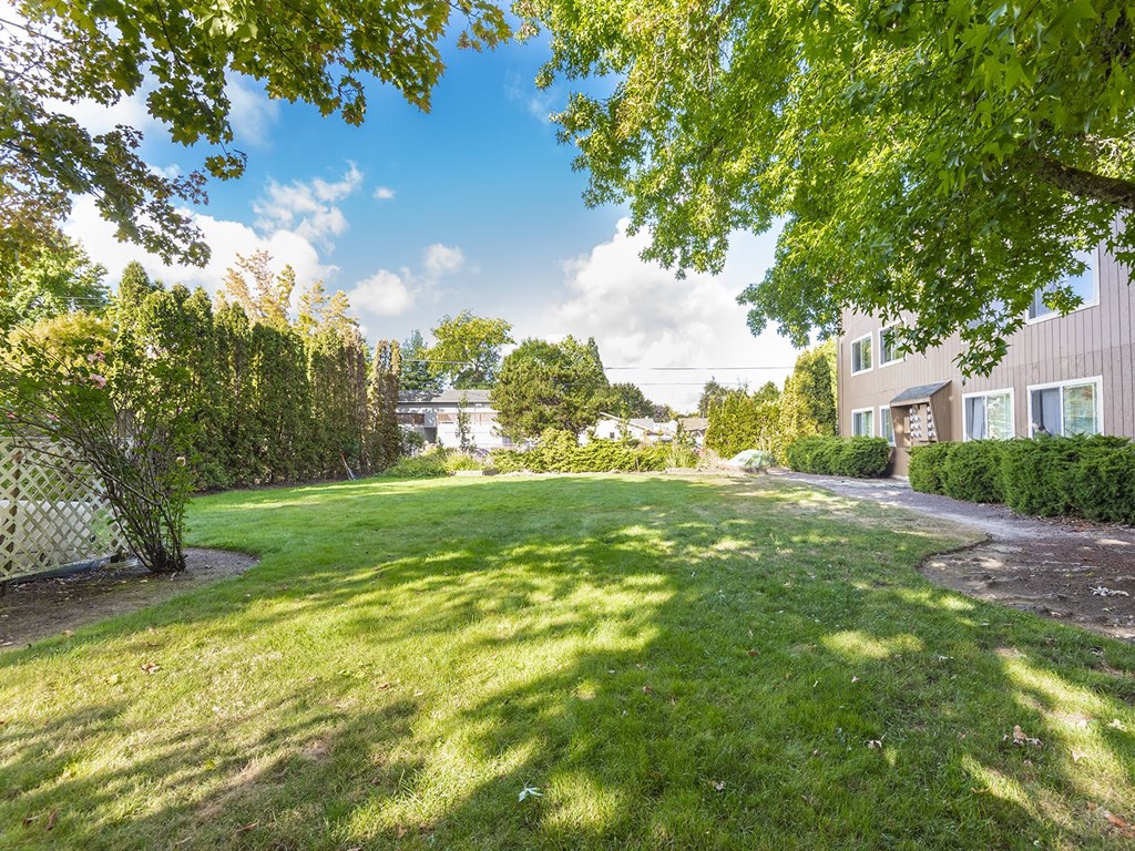 Glenwood Manor landscaping