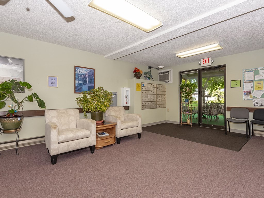 Glenwood Manor lobby