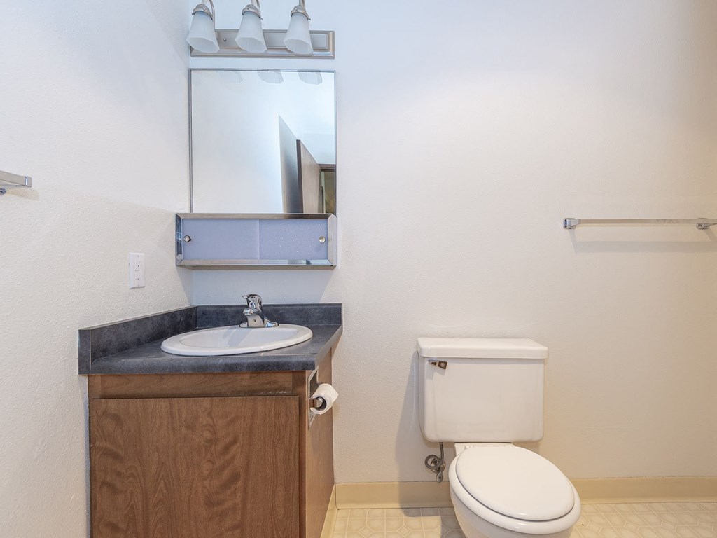 Glenwood Manor bathroom