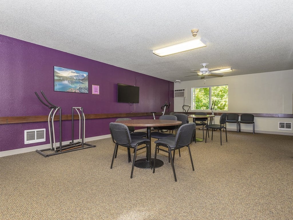 Glenwood Manor community room