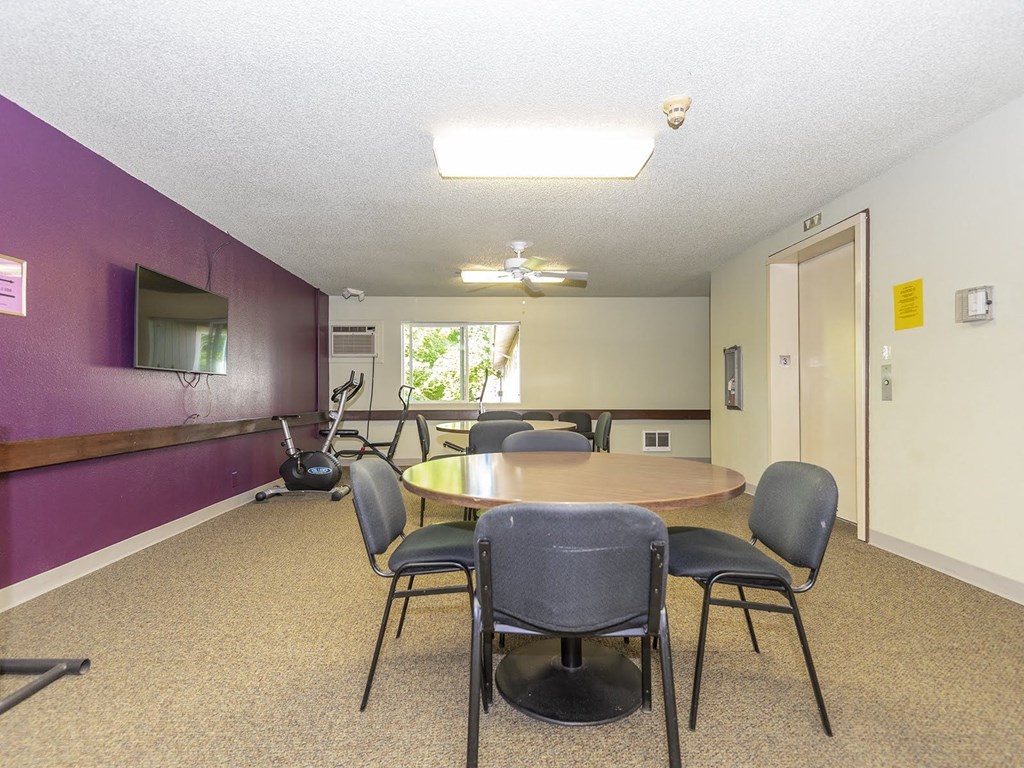 Glenwood Manor community room
