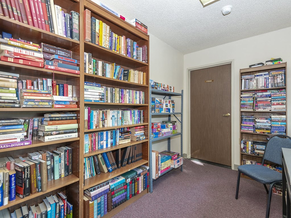 Glenwood Manor library