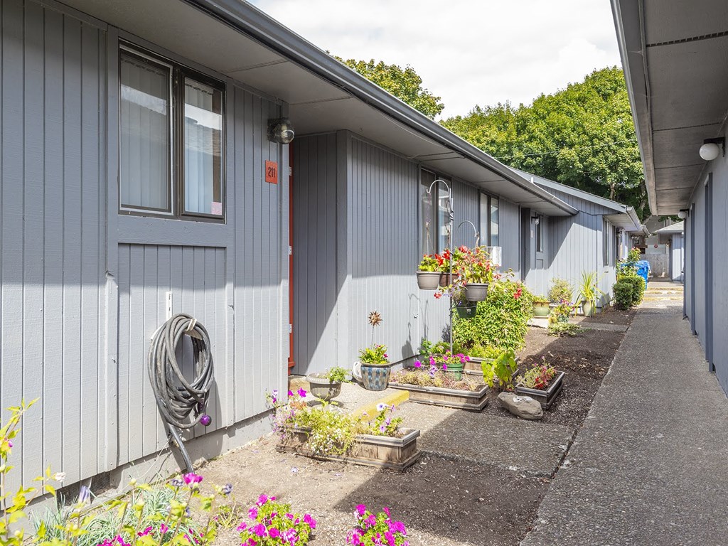 Glynbrook Estates exterior walkway