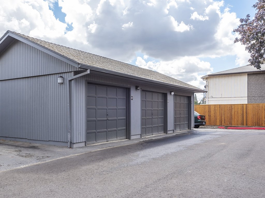 Glynbrook Estates garages