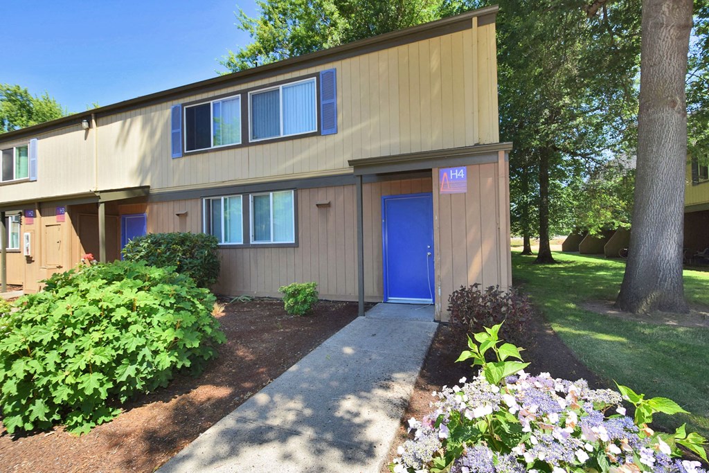 front of property, the retreat at center hill lake