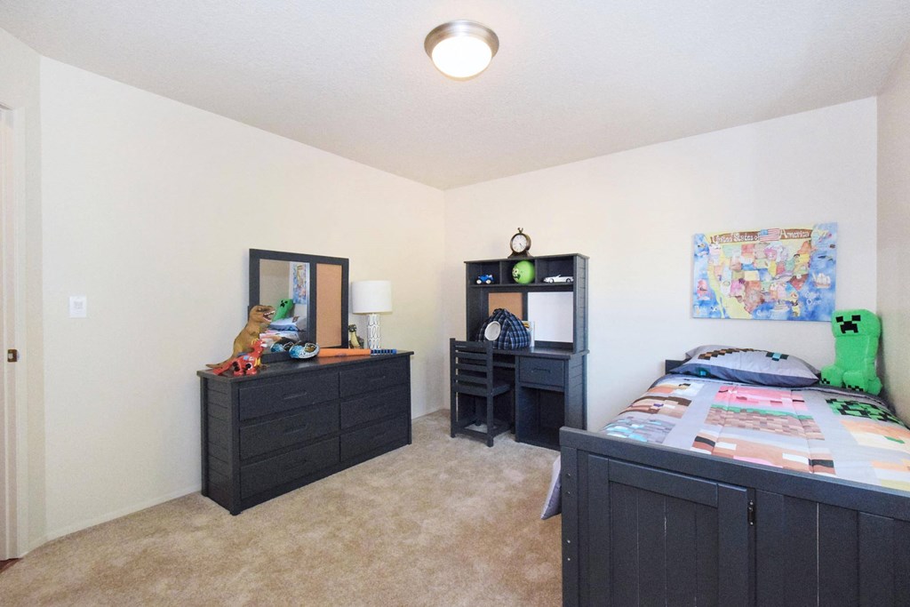 a bedroom at the acadia park apartments in houma, la