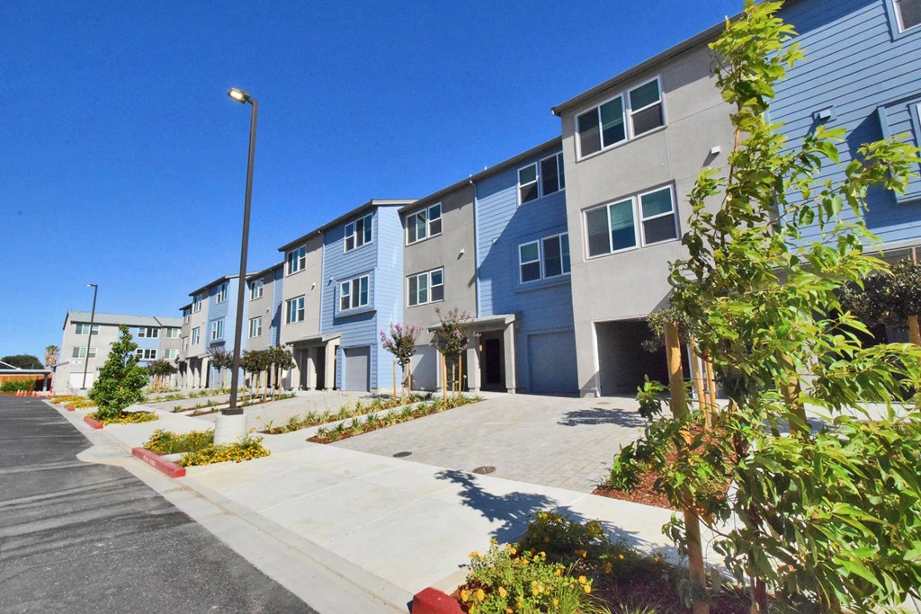 a row of townhomes with a blue sky in the background