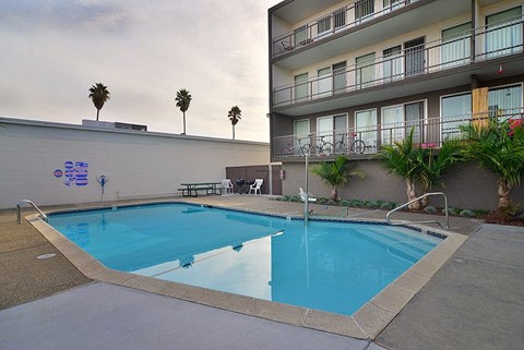 Dolores Lia, pool view
