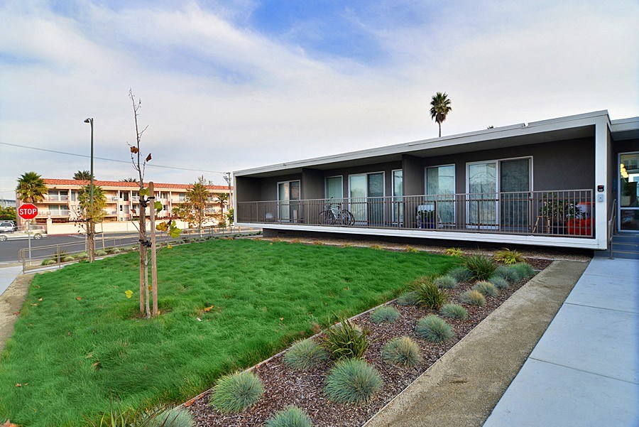 Dolores Lia, landscaping