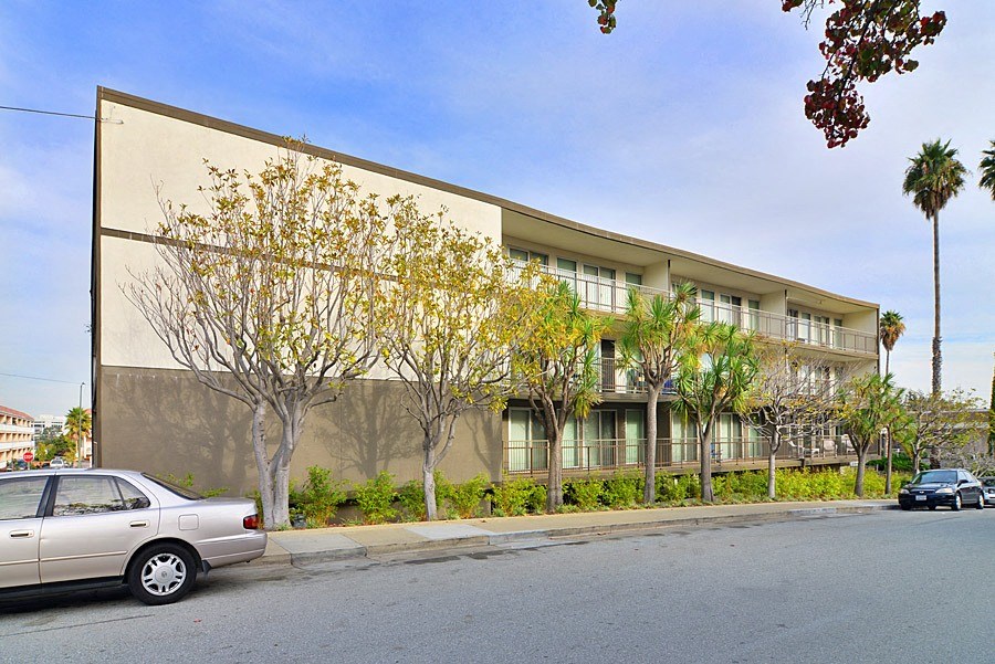 Dolores Lia, view of building from across the street