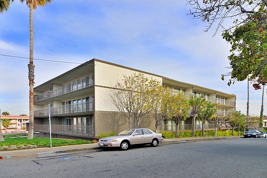Dolores Lia, corner view of building from across the street
