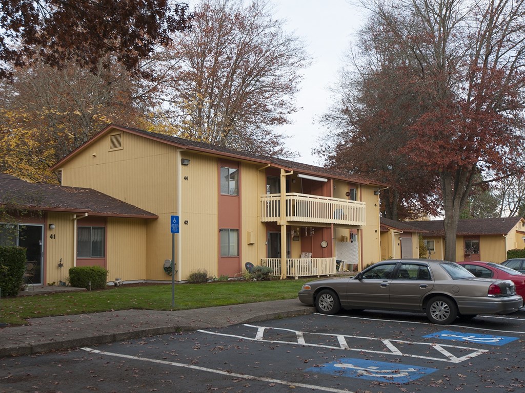 Countrywood Manor exterior