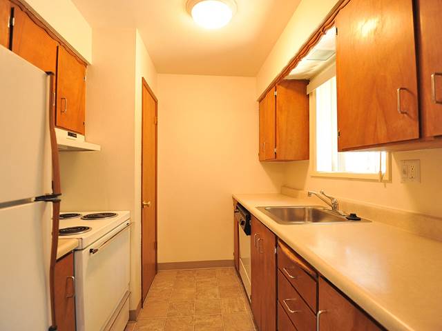 Studio apartment at Elizabeth Anne Apartments in Gresham, OR