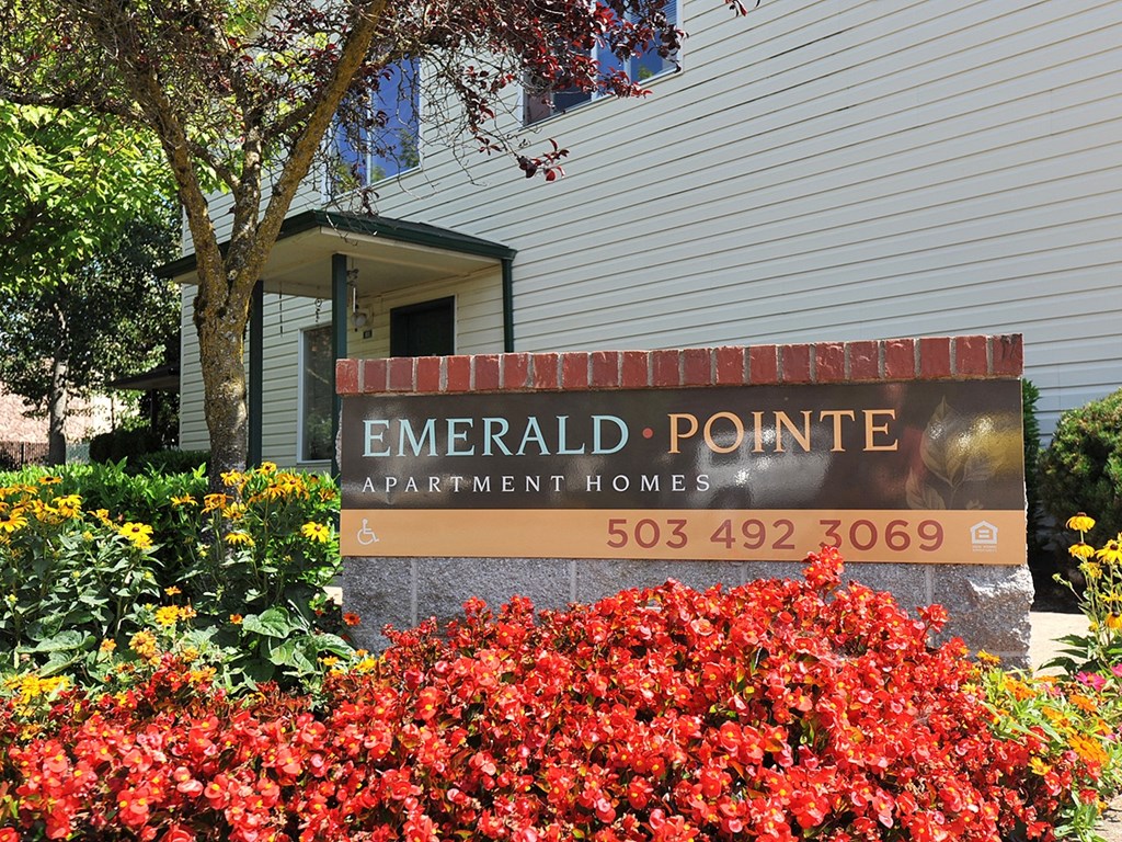 Emerald Pointe monument