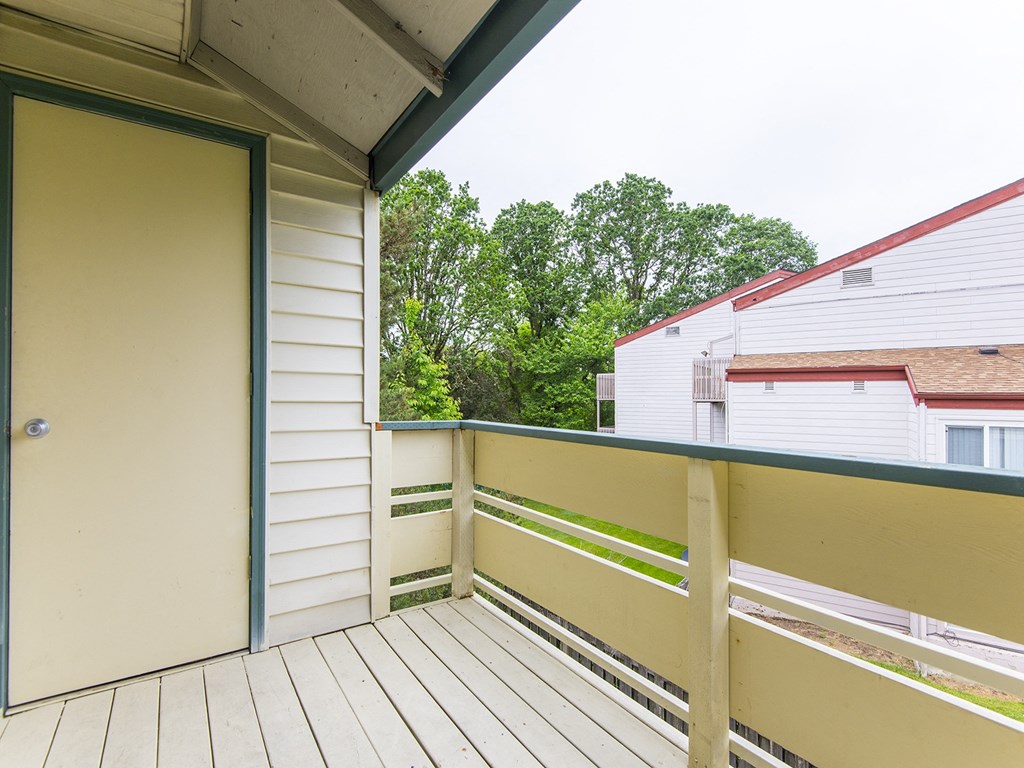 Willow Creek:  a large balcony