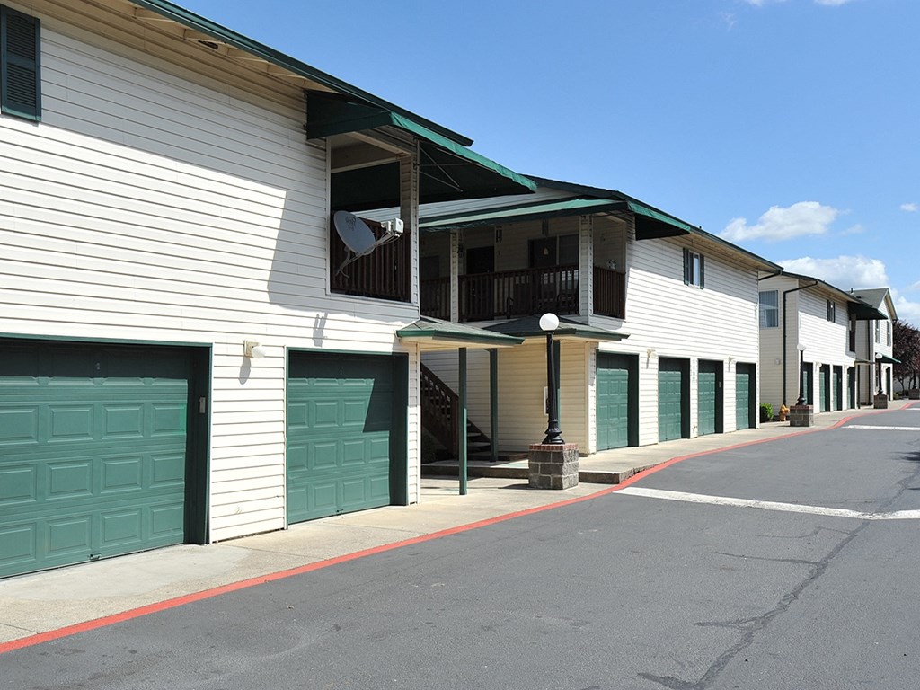 Emerald Pointe garages