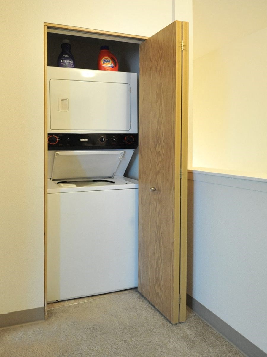 Emerald Pointe washer and dryer