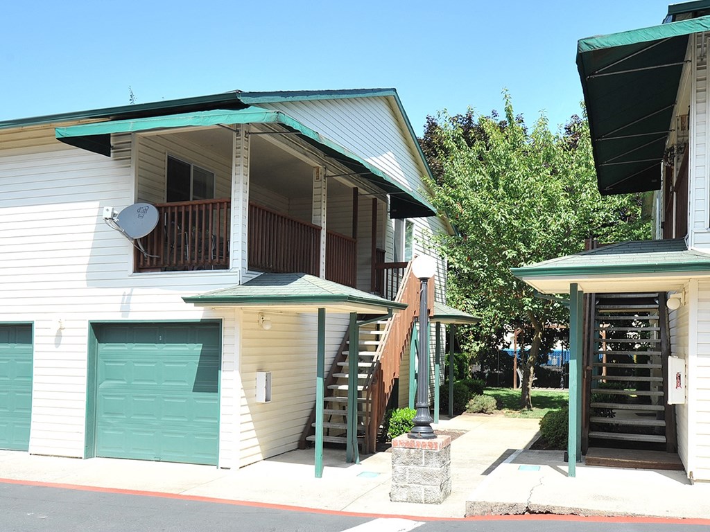 Emerald Pointe exterior