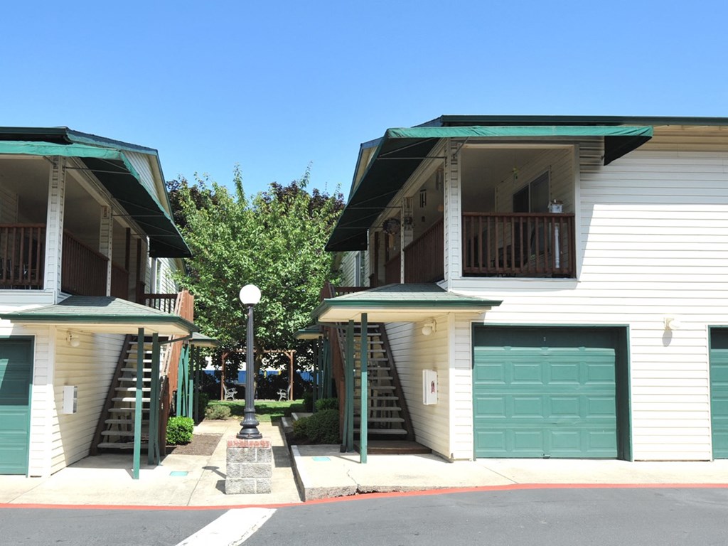 Emerald Pointe exterior