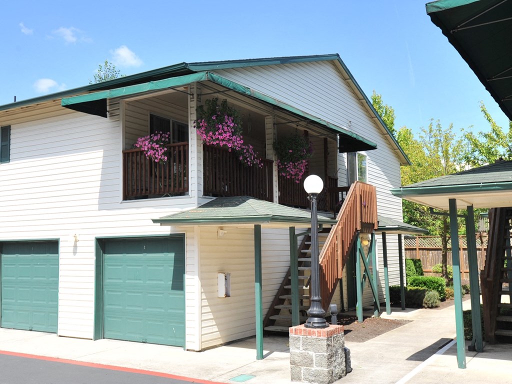 Emerald Pointe exterior