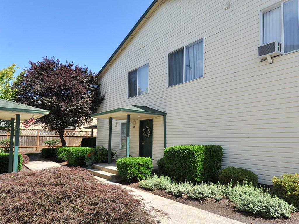 Emerald Pointe exterior