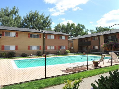 Hood Village Apartments pool