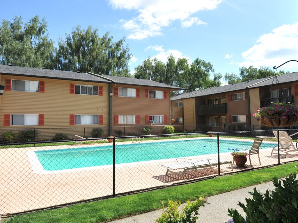 Hood Village Apartments pool