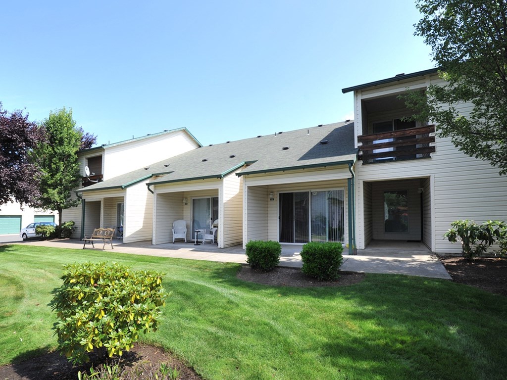 Emerald Pointe landscaping