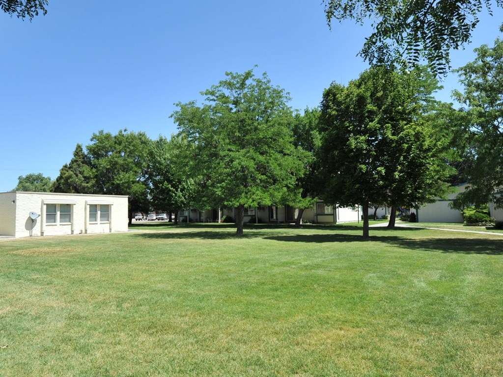 Escoshio Manor landscaping