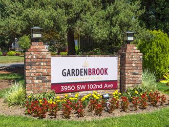 Gardenbrook monument 1