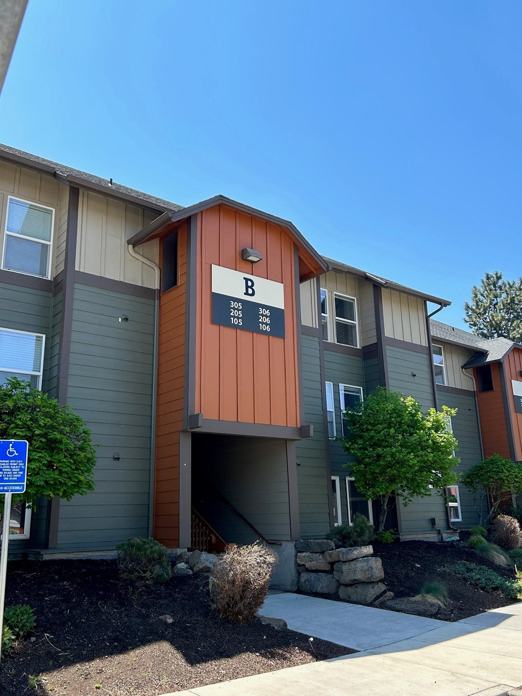 the building where the hotel is located