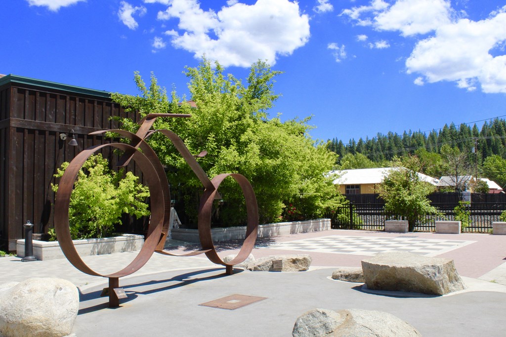 Truckee, view of bicycle sculpture downtown
