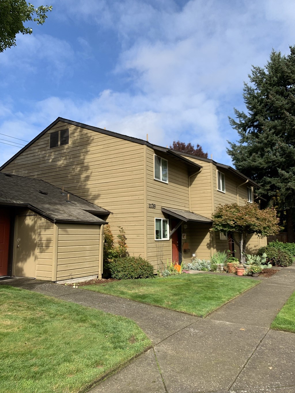 Coburg Road exterior