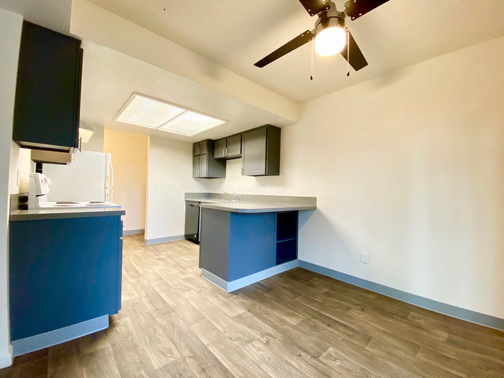 Wellington Estates dining 1018