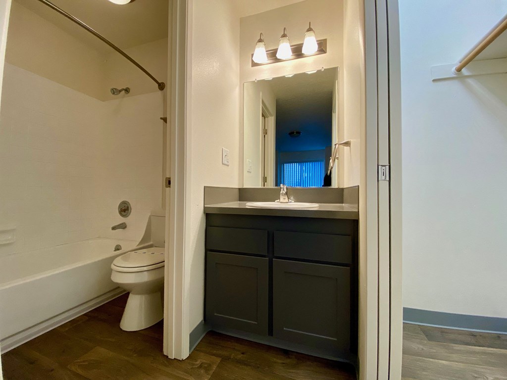 Wellington Estates bathroom 1018